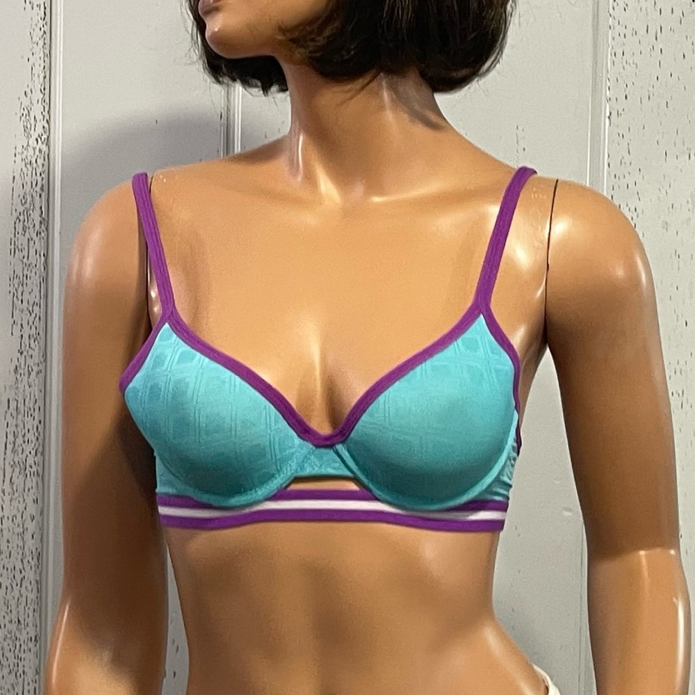 Just Intimates Women's Underwire Lined Deep Plunge Bra Sz 32A